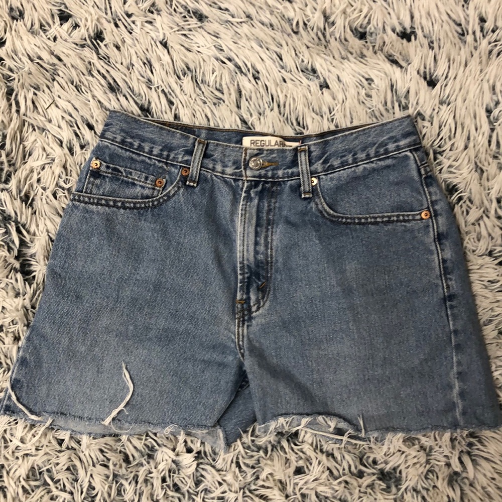 VINTAGE levis jean shorts!